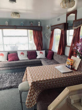 Hemsby Caravan Breaks 2 bedrooms not 3 bed
